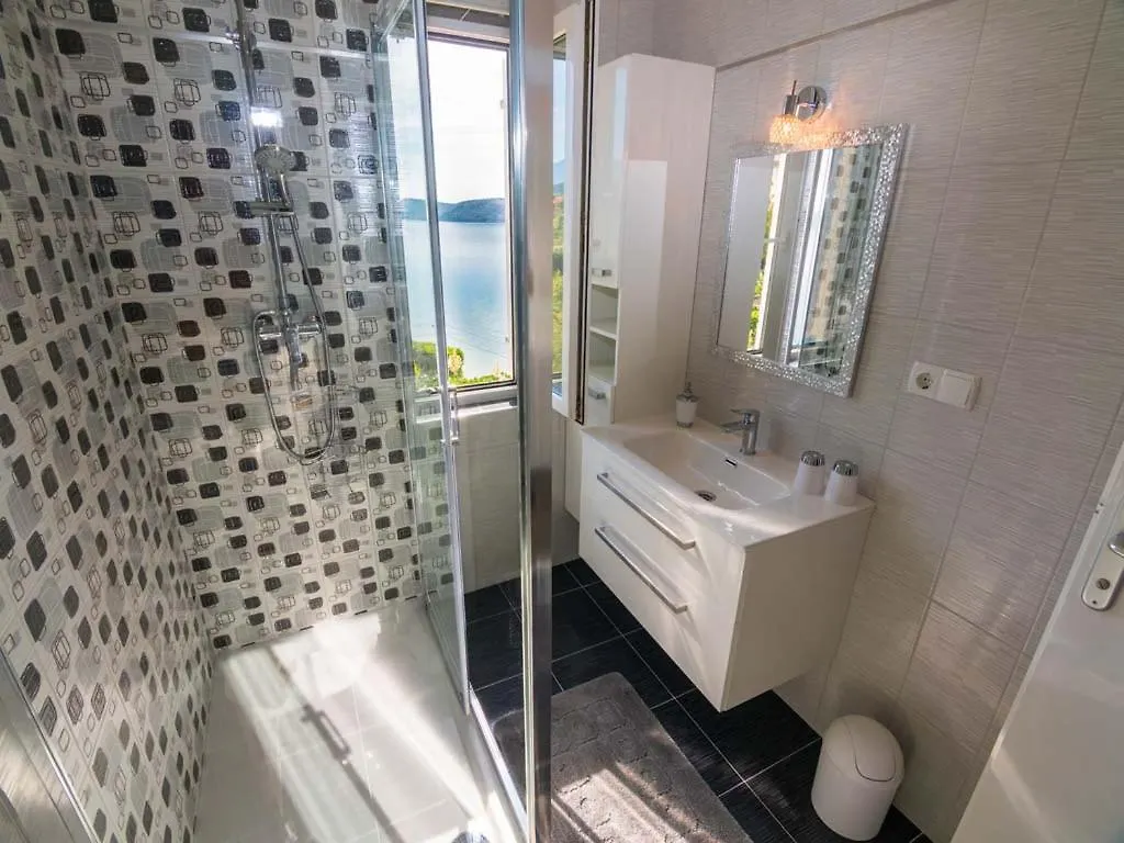 Oaza Planjke - Apartman Dora Rab Town 0*,  Croacia