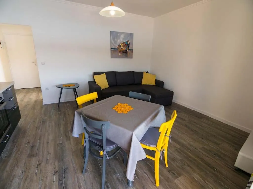 Oaza Planjke - Apartman Dora Rab Town 0*,  Croatia
